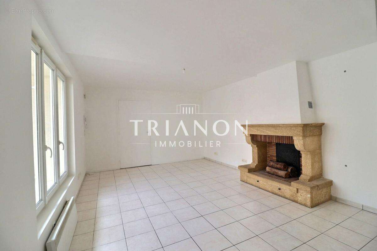 Appartement à CHANTELOUP-LES-VIGNES