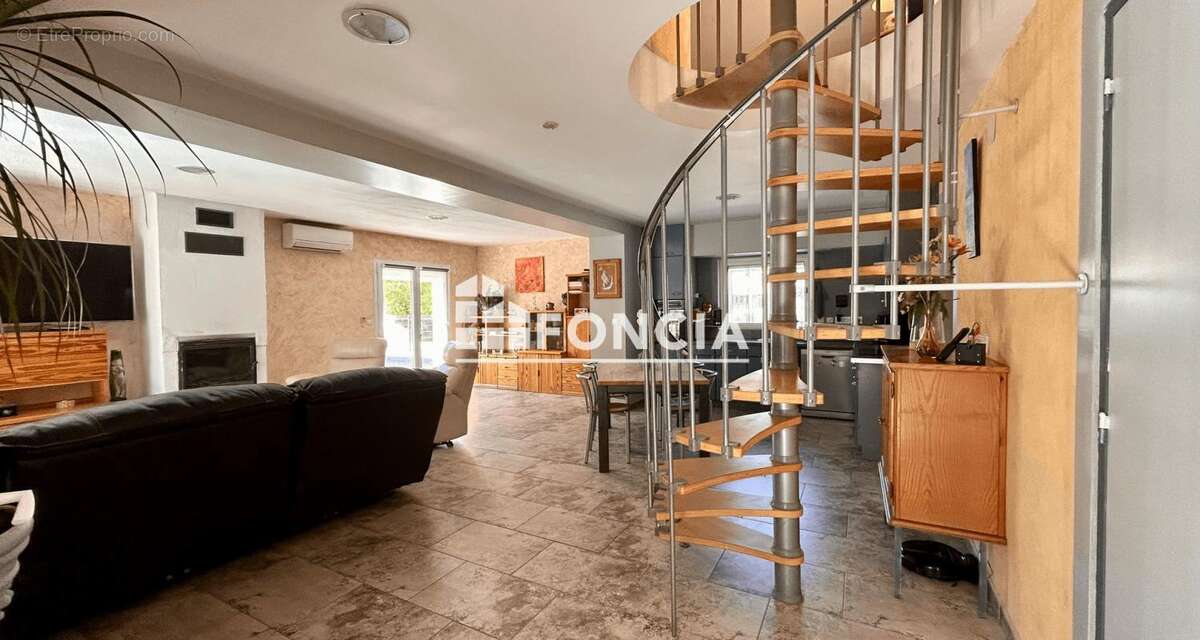 Maison à SAINT-GENIS-DES-FONTAINES