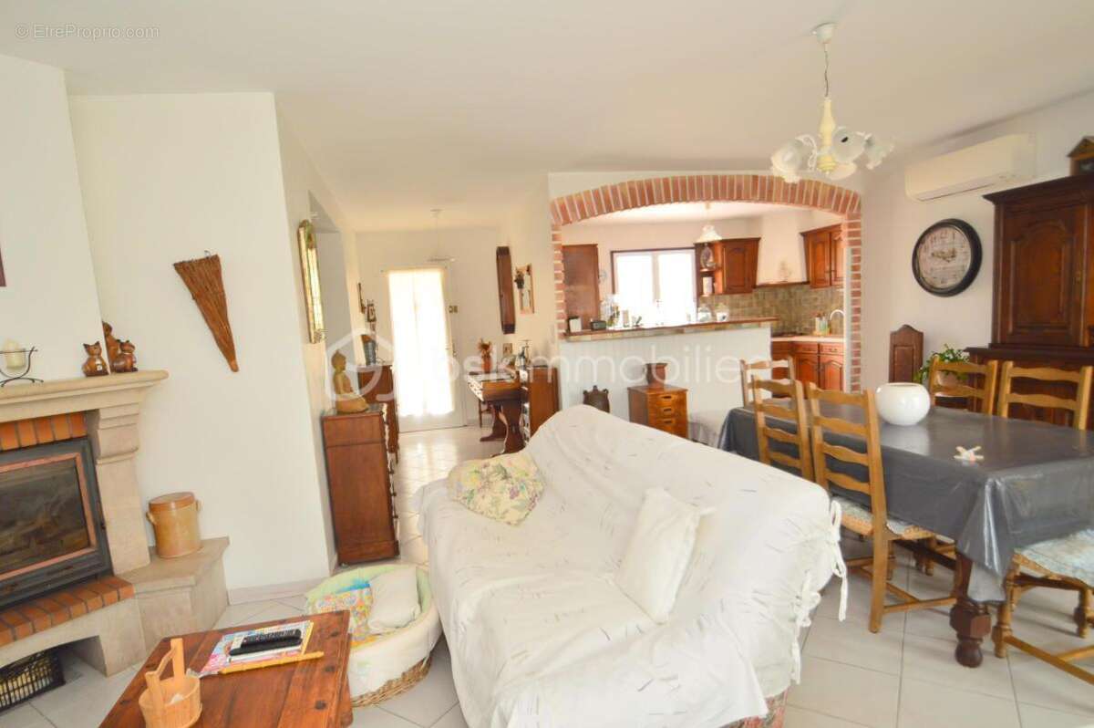 Maison à SAINT-LAURENT-DE-LA-SALANQUE