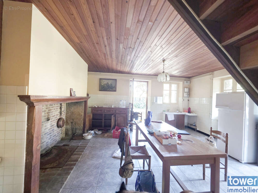 Maison à FRAYSSINET-LE-GELAT