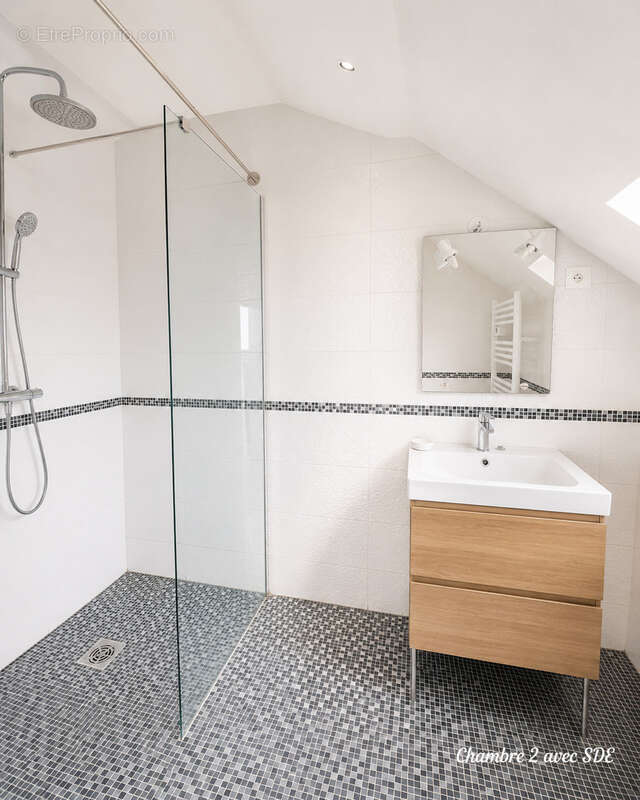 Duplex bon état , avec terrasse de 36 m2 . - photo 7