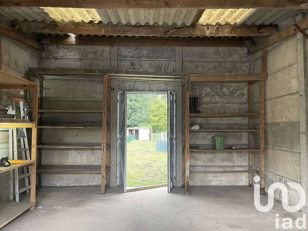 Photo 4 - Parking à CAMIERS