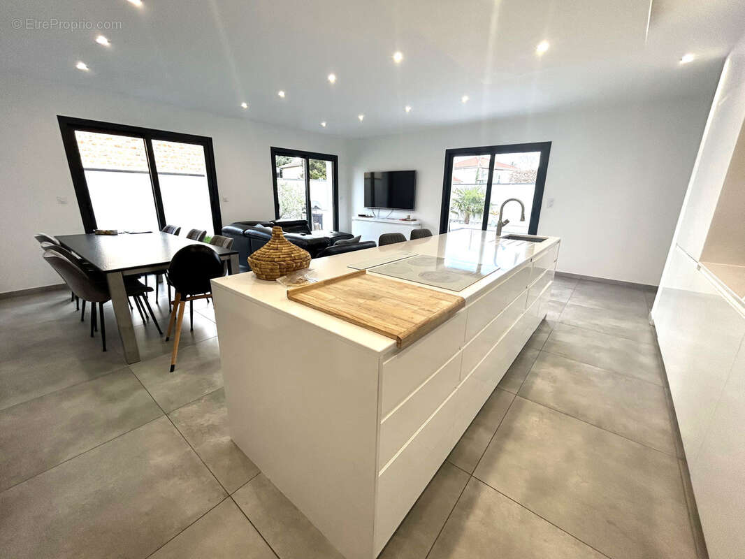 Maison à SAINT-JUST-SAINT-RAMBERT