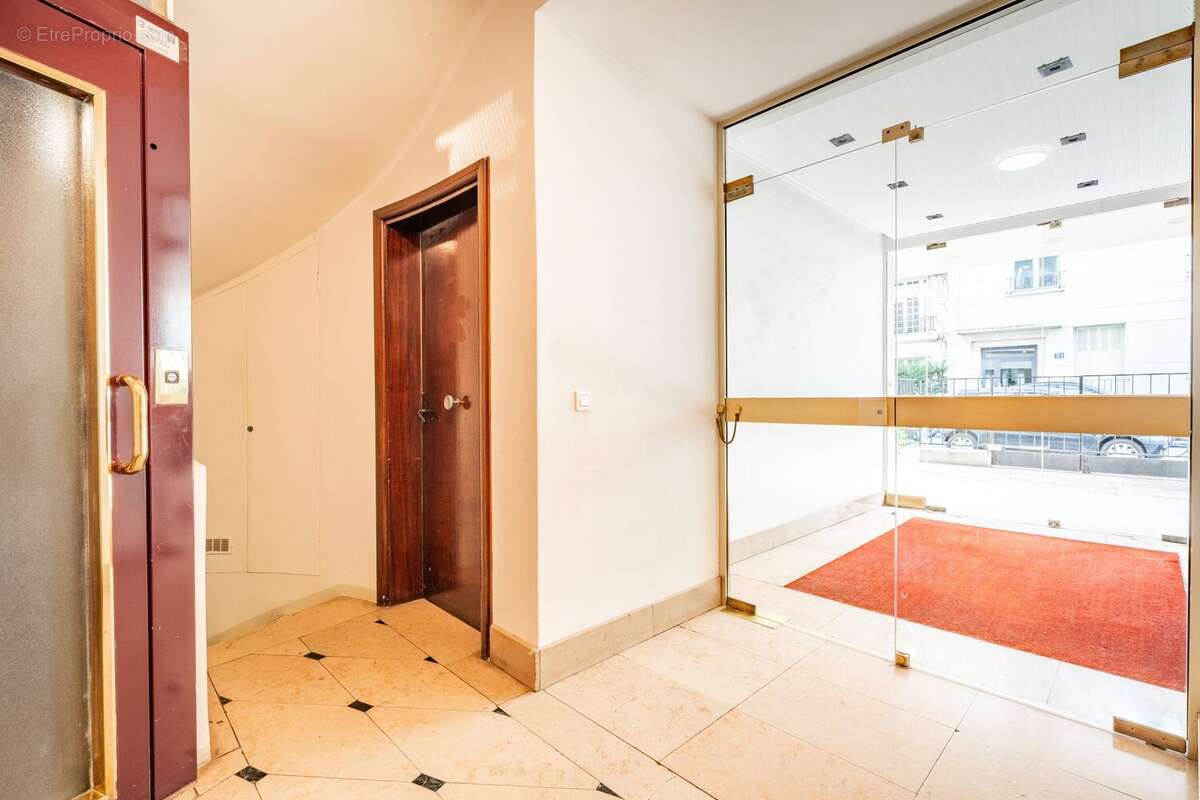 Appartement à PARIS-16E
