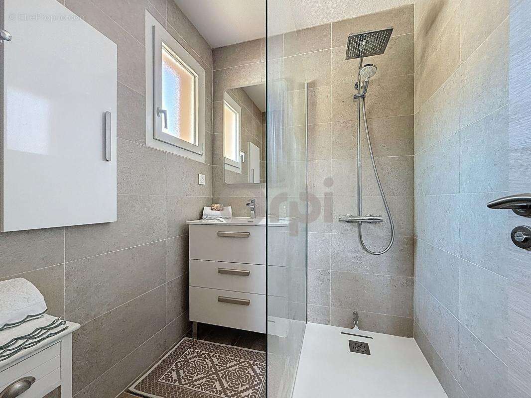 Appartement à LES ISSAMBRES