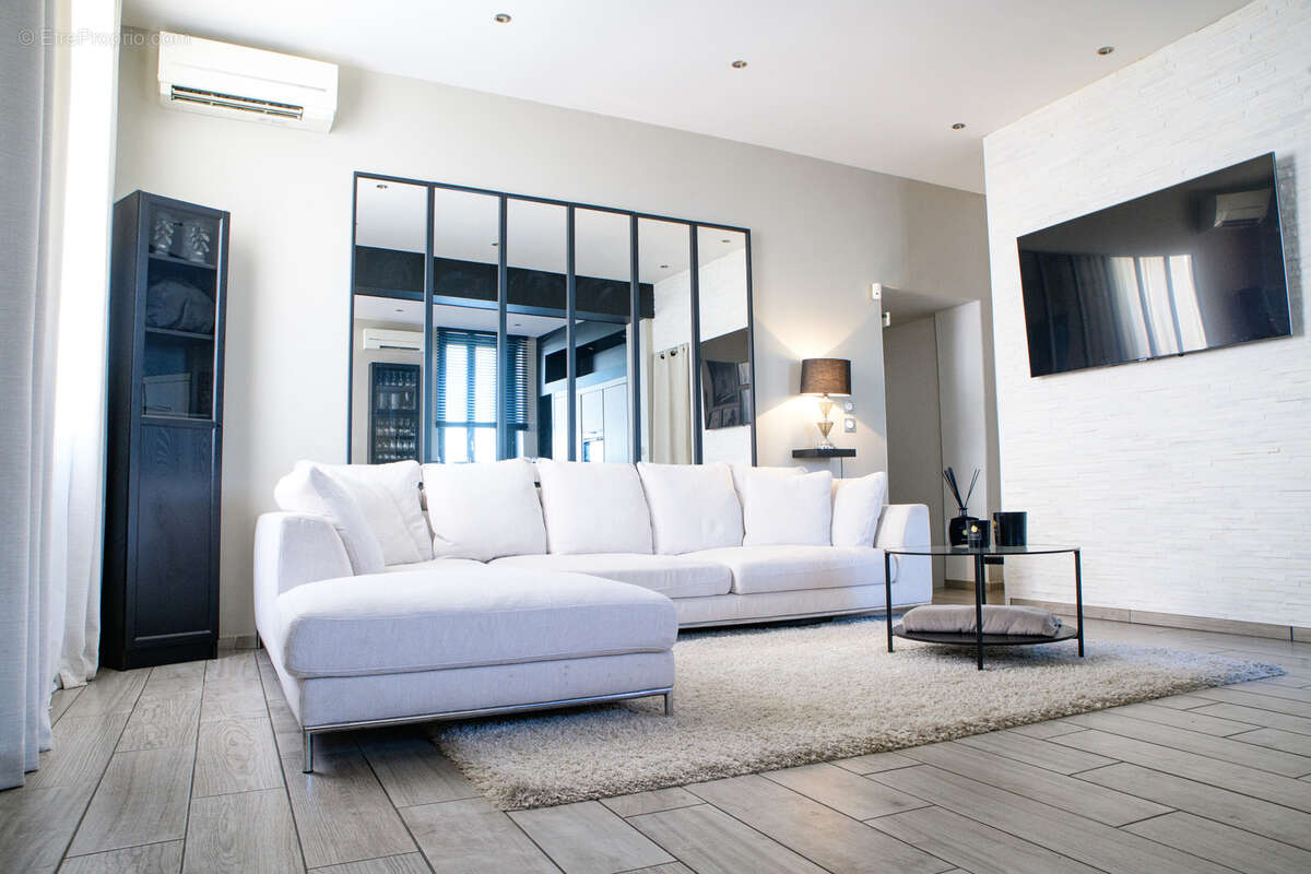 À vendre   Maison impeccable avec extérieur convivial   Lyon 8e - photo 3