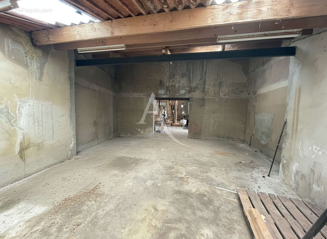 Garage Pont L Abbe D Arnoult 186 m2 - photo 2