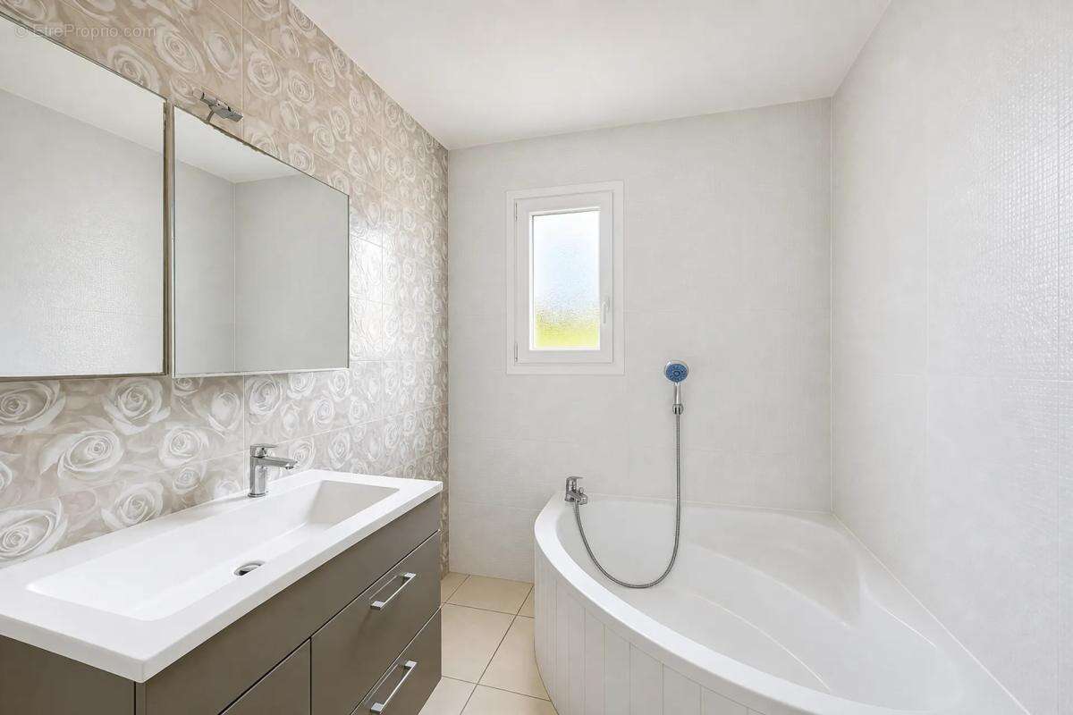 Maison contemporaine avec piscine à Saint-Gilles - photo 7