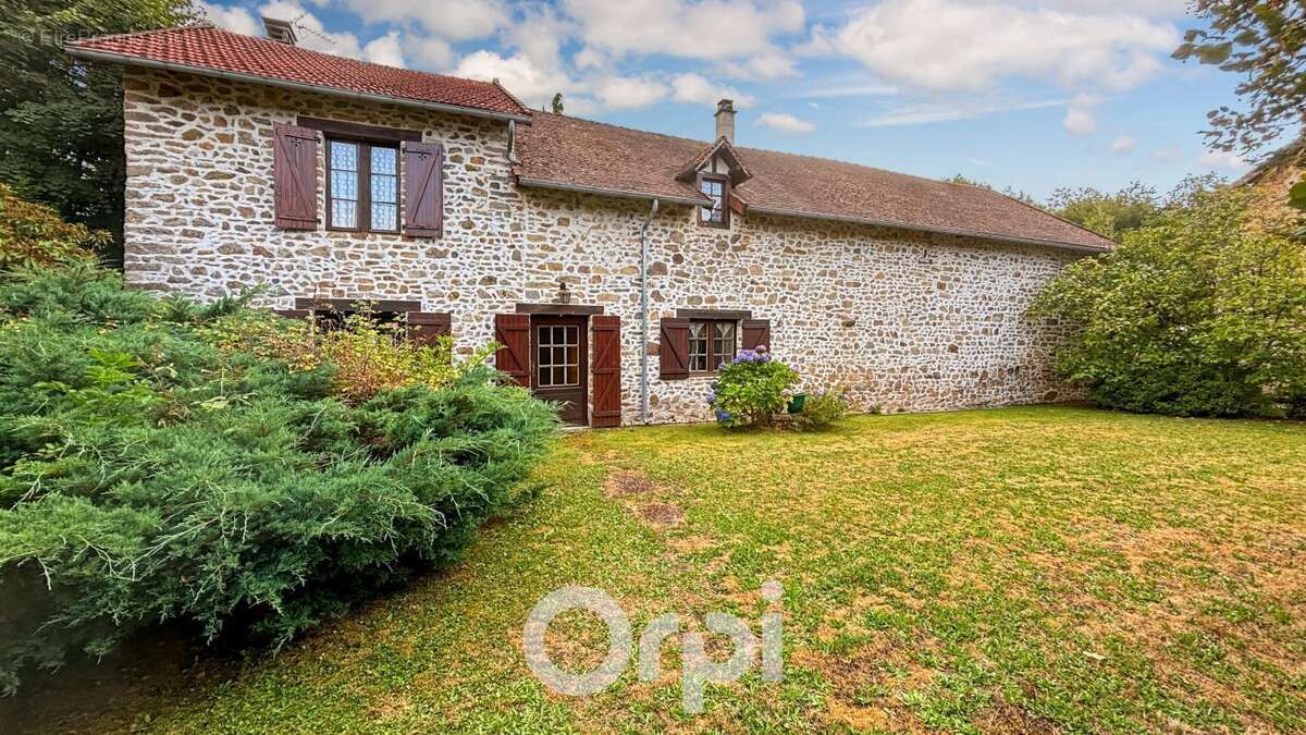 Maison à SAINT-LAURENT-LES-EGLISES