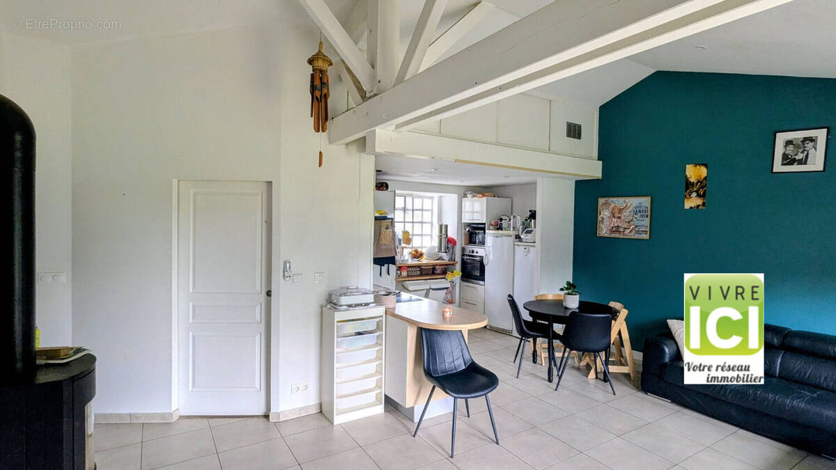 Maison à LA CHAPELLE-BASSE-MER
