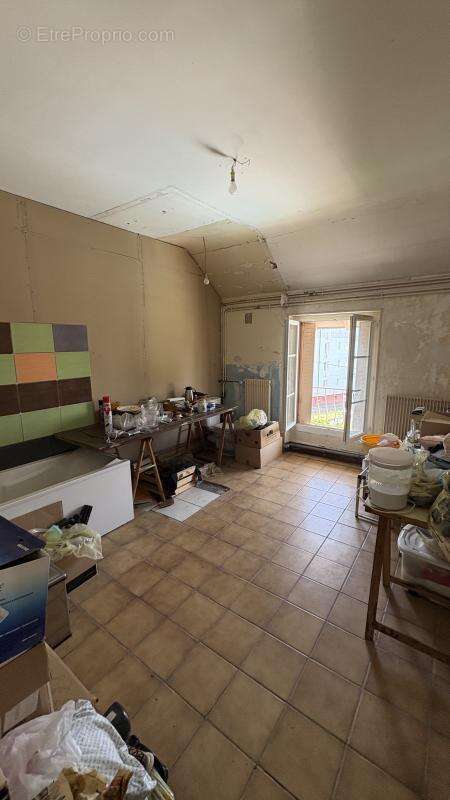 Opportunité à Saisir à Commentry (03) : Immeuble Mixte - Local Commercial + Habitation à l'Étage - photo 7