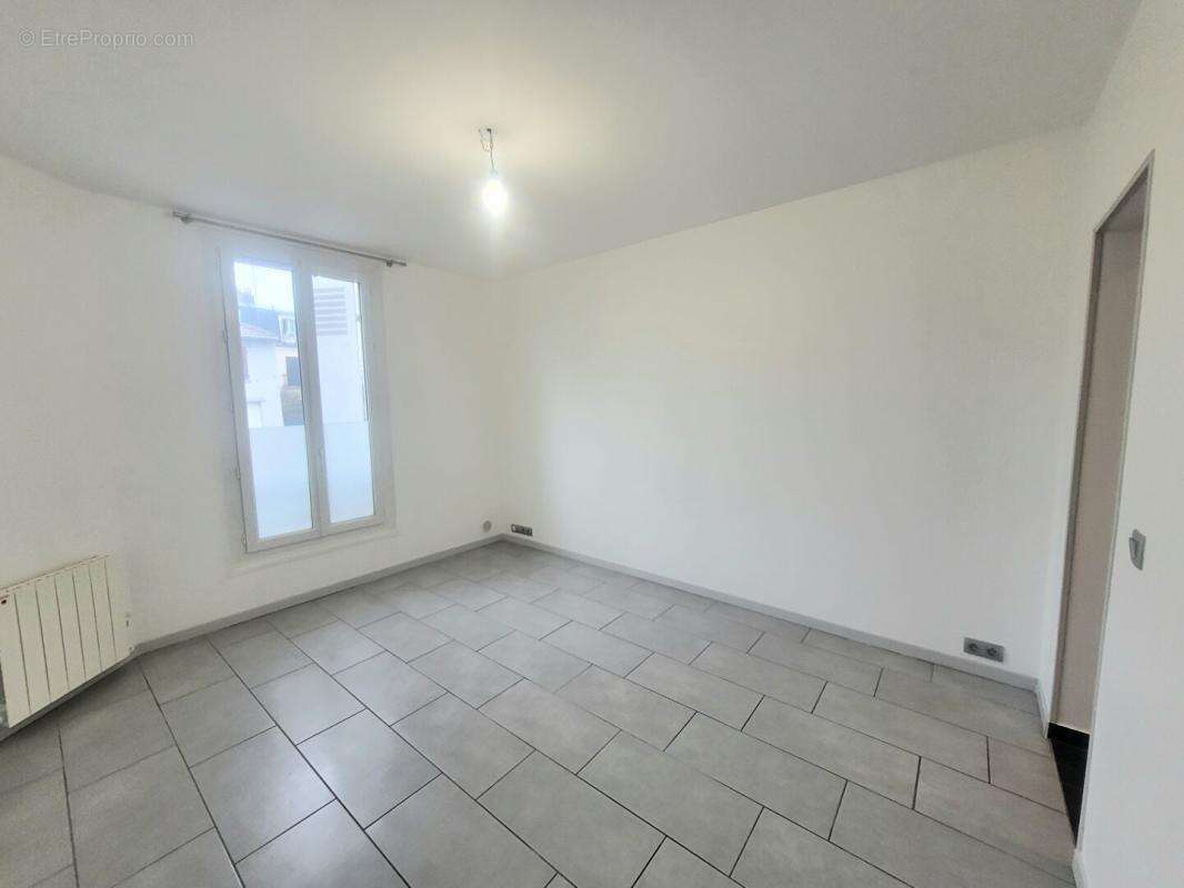 Appartement Deuil La Barre - Studio - 24.31m2 avec local à aménager de 15,50m² - photo 3