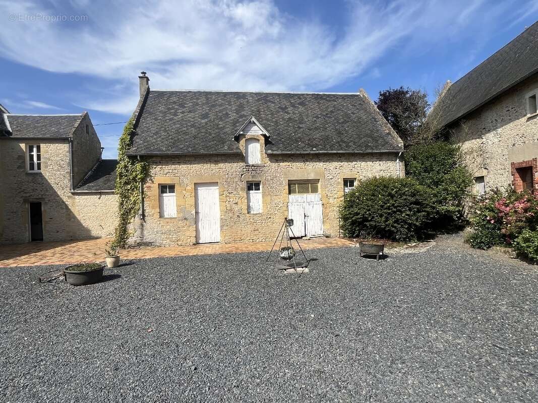 Maison à LONGUES-SUR-MER