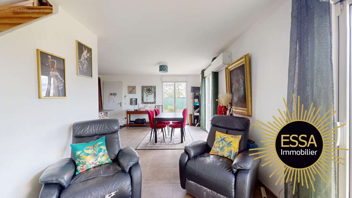 séjour - Maison à TOUSSUS-LE-NOBLE