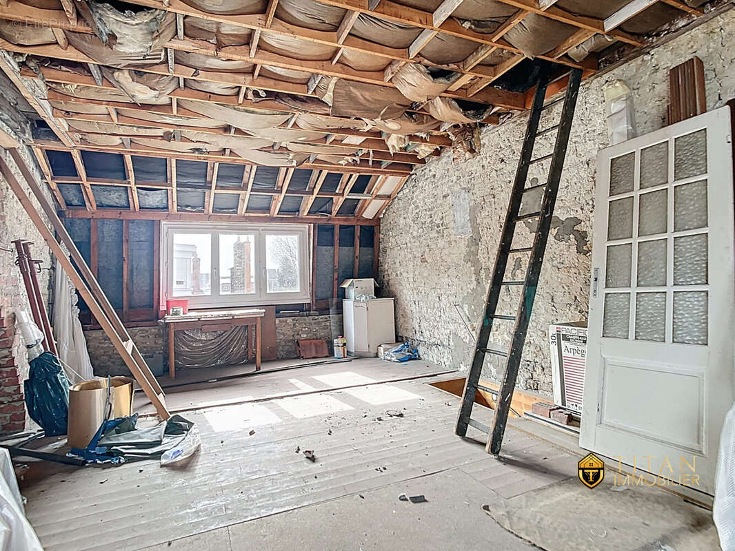  Garage de 67 m² transformable en maison avec jardin à Dunkerque (59430) - Maison à FORT-MARDYCK
