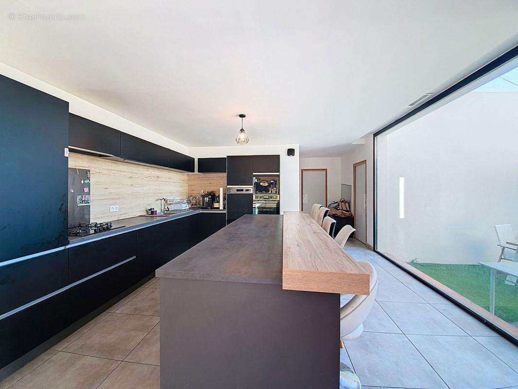 Maison à PEYRESTORTES