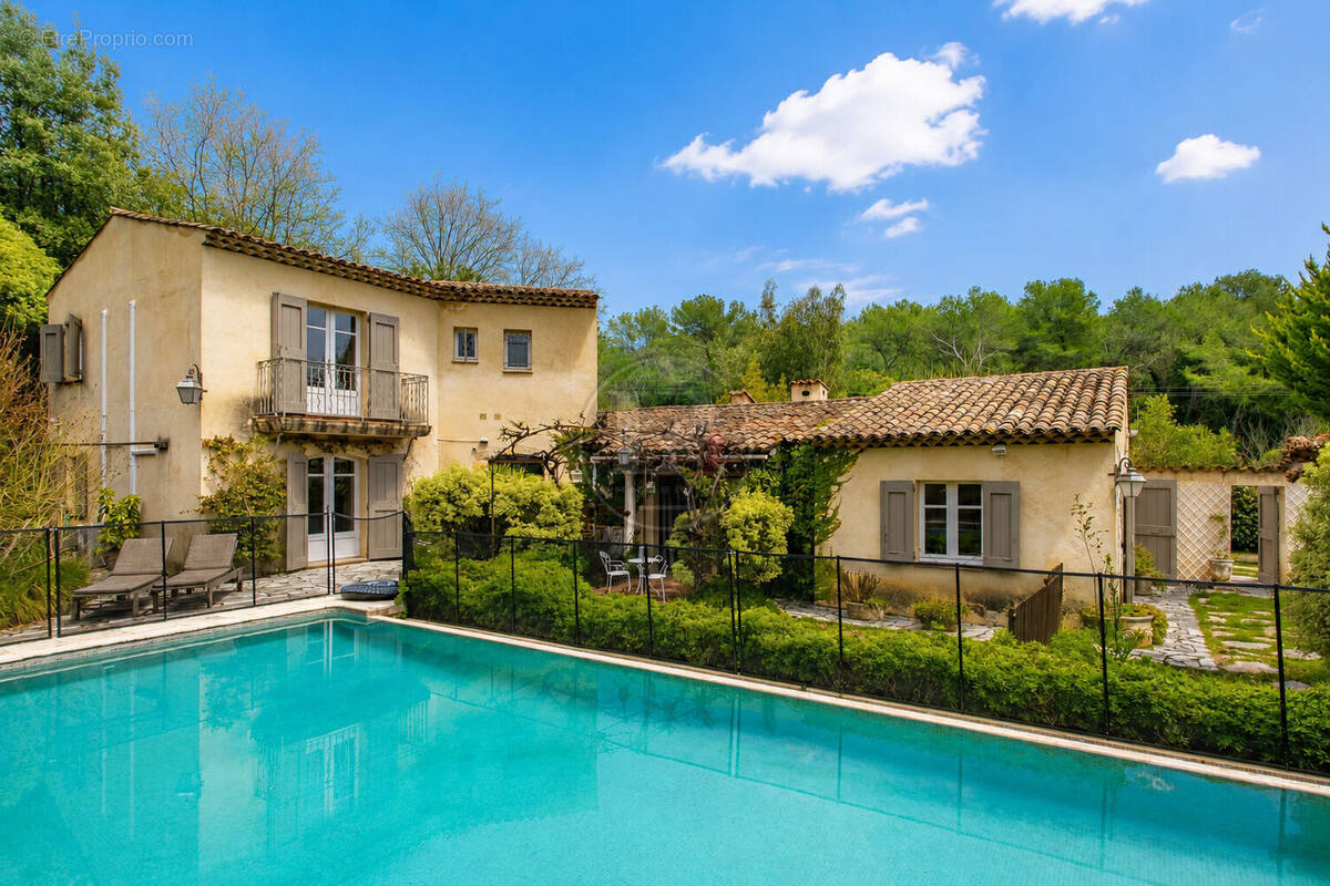 Maison à ROQUEFORT-LES-PINS