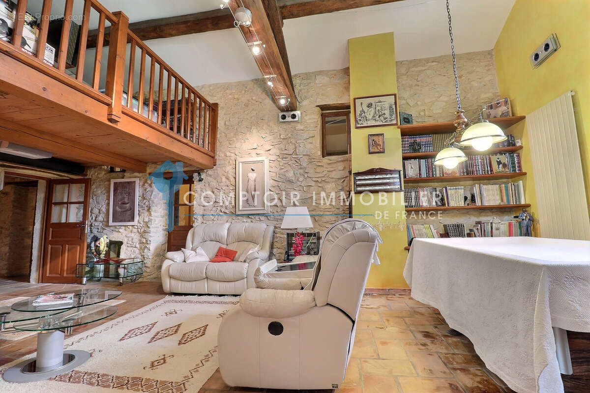 Maison à SAINT-QUENTIN-LA-POTERIE