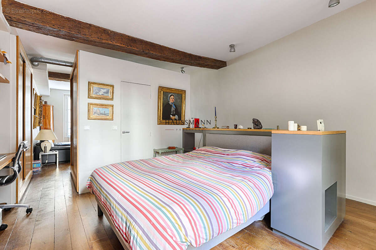 Appartement à PARIS-1E