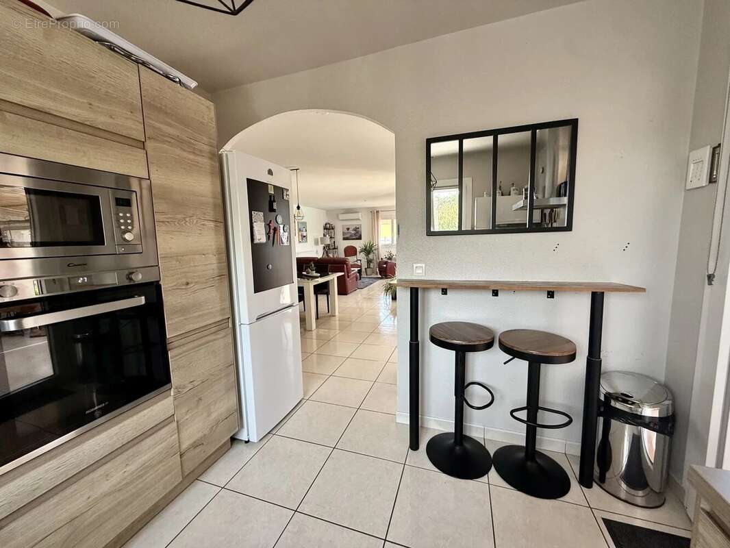 Superbe villa avec piscine sur belle parcelle de terrain arborée - photo 16