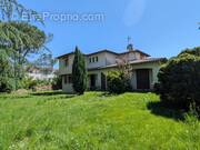 Appartement à PINS-JUSTARET