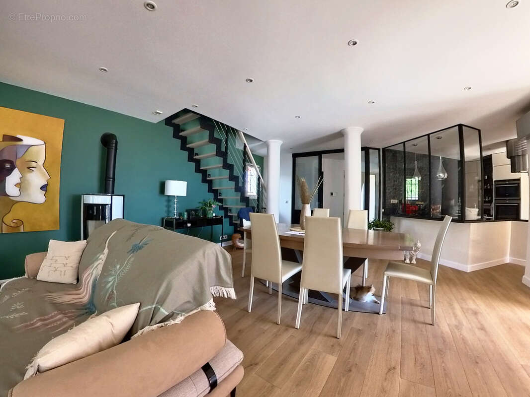 Maison à SAINT-LAURENT-DU-VAR