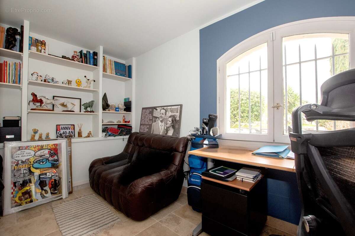 Maison à CHATEAUNEUF-GRASSE