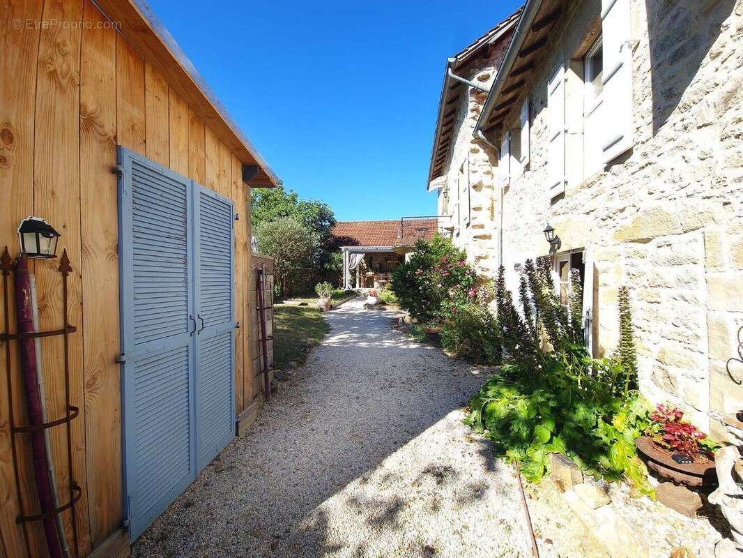 Belle maison en pierres dans un hameau calme - photo 5