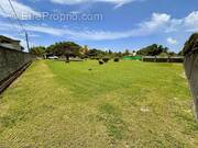 Terrain à PETIT-BOURG