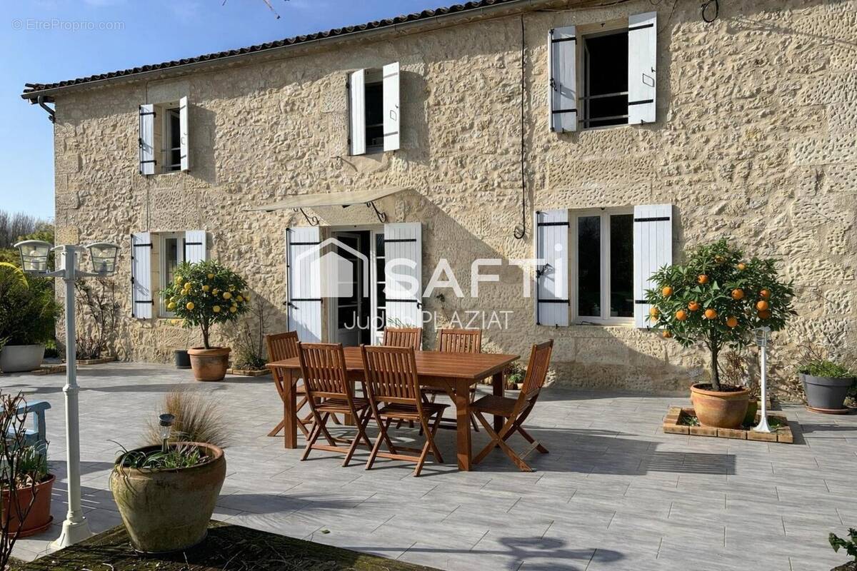 Maison 160 m² à Montignac  - photo 1