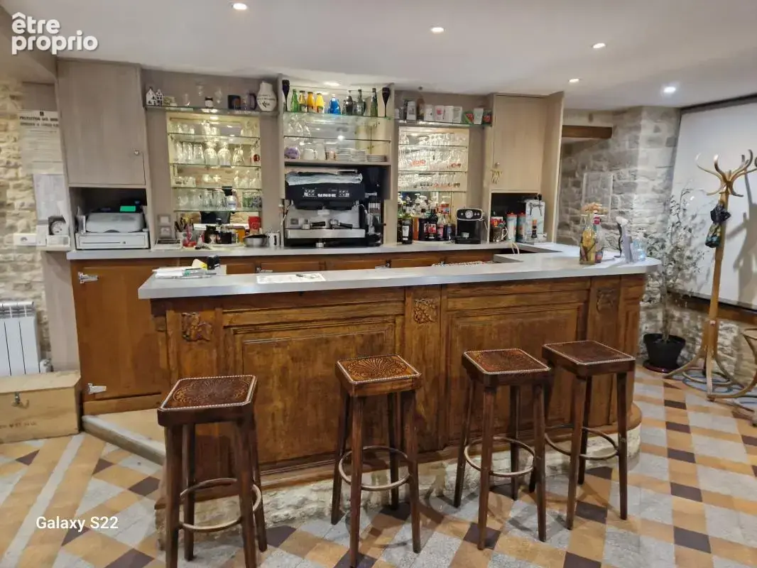 Murs de restaurant et 3 appartements T3 - photo 6
