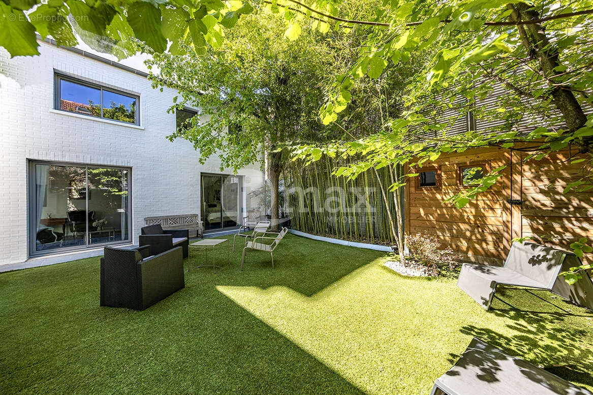 Maison à COURBEVOIE