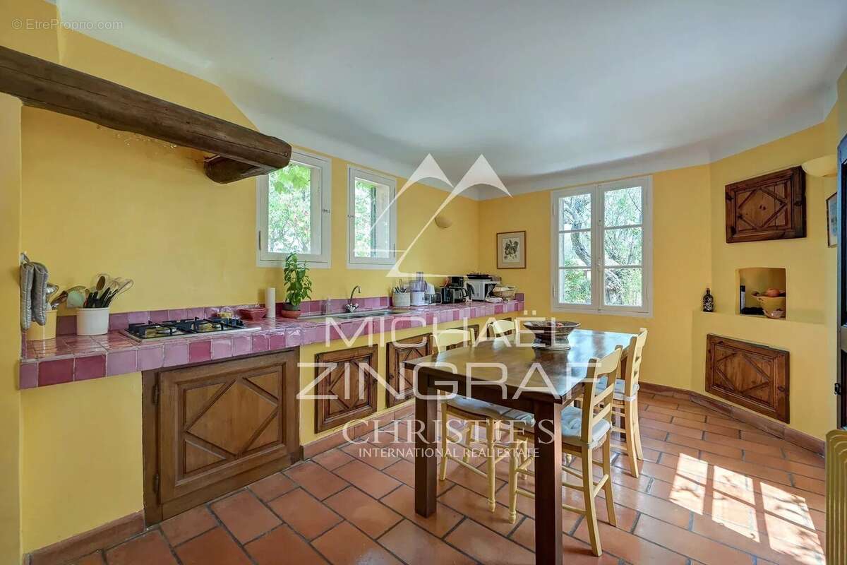 À 30 minutes d'Aix-en-Provence – Authentique bastide du XIXᵉ siècle au cœur d'un domaine de plus de 5 hectares - photo 11