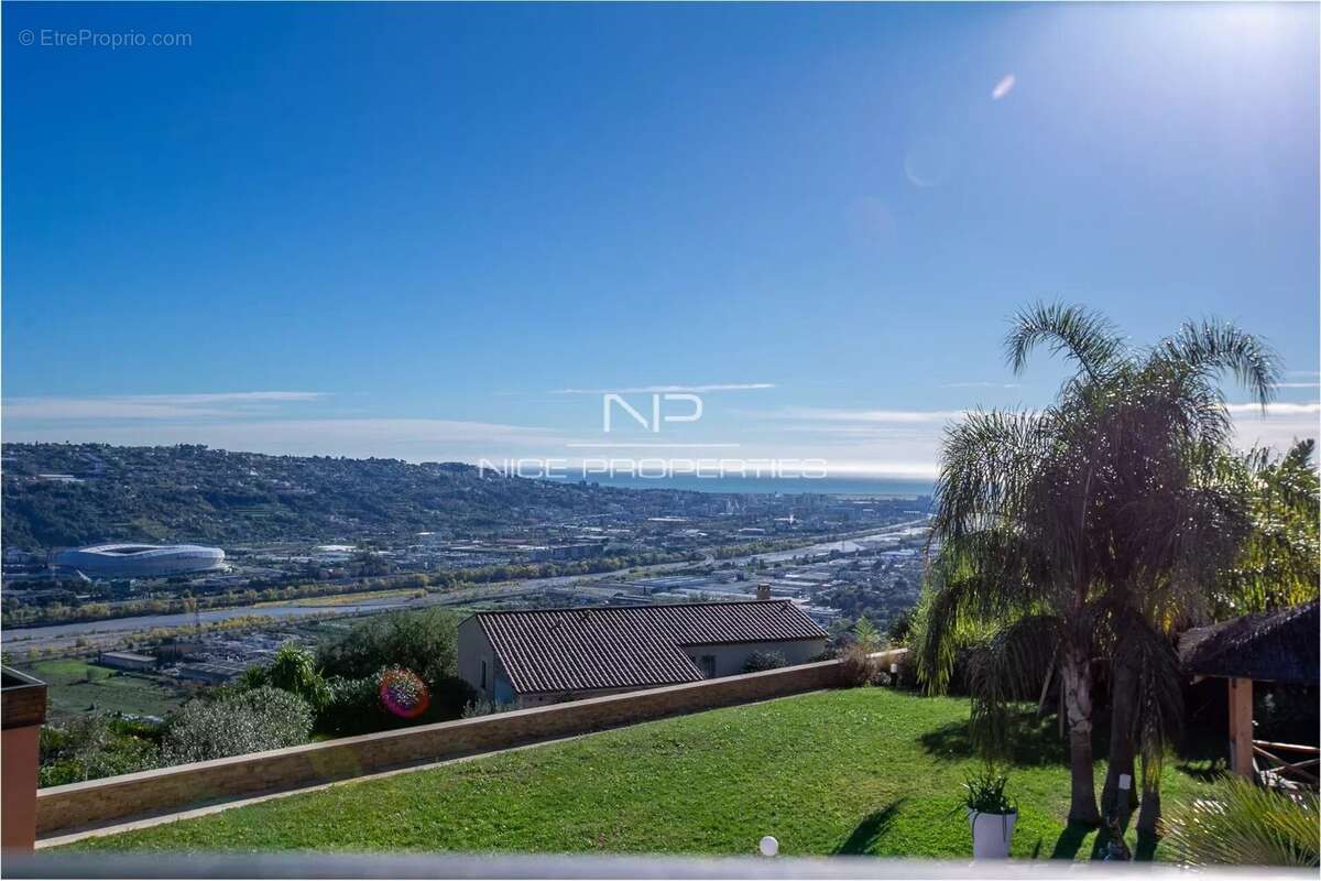 Maison à SAINT-LAURENT-DU-VAR