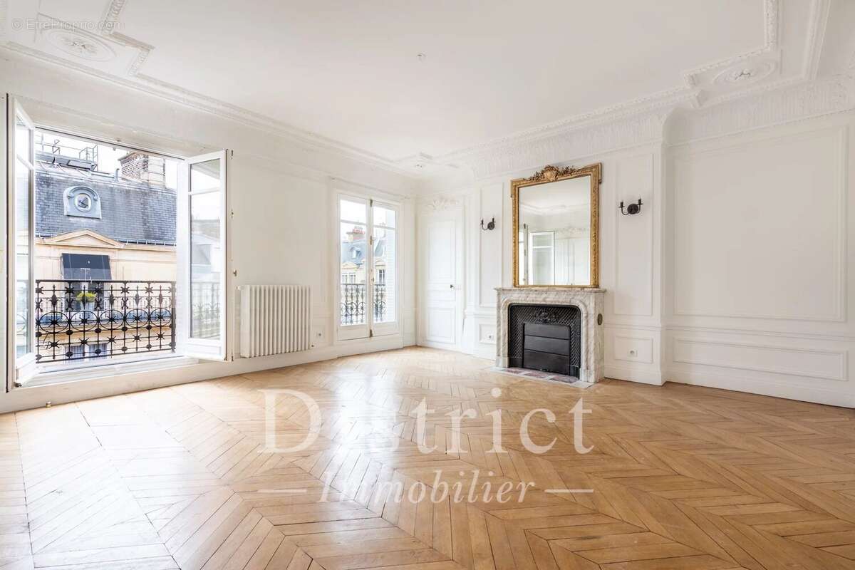 Appartement à PARIS-8E