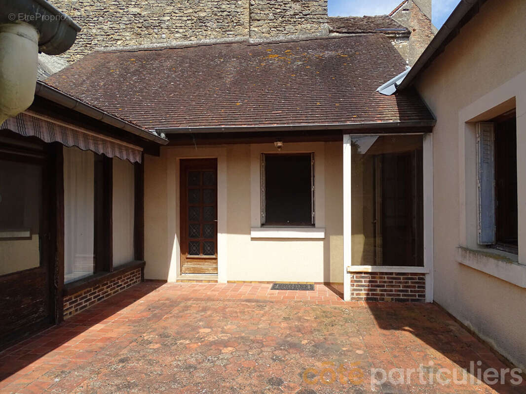 Vend  maison avec terrain et garage à Lignières - photo 2