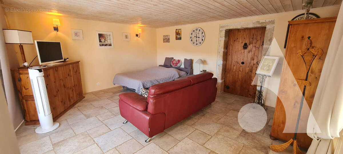 Maison à ENTRECASTEAUX