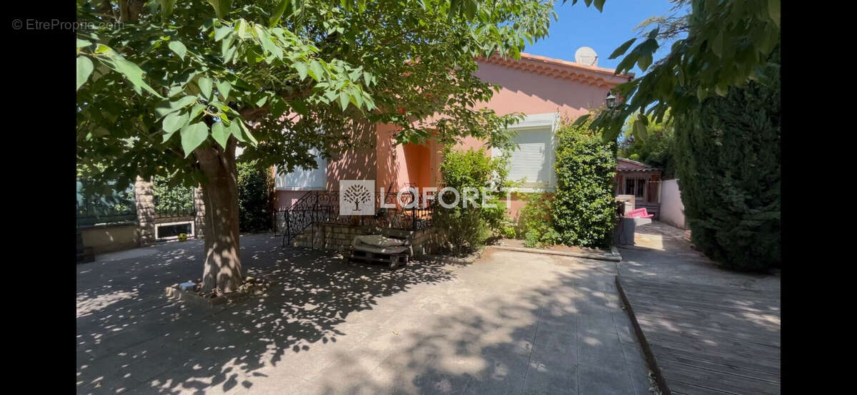 Maison à L&#039;ISLE-SUR-LA-SORGUE