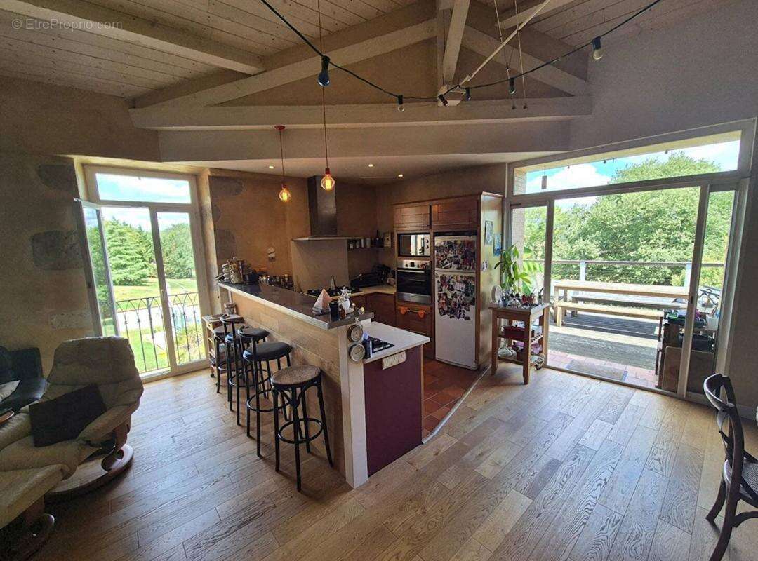 Maison à SAINT-JEAN-LE-COMTAL