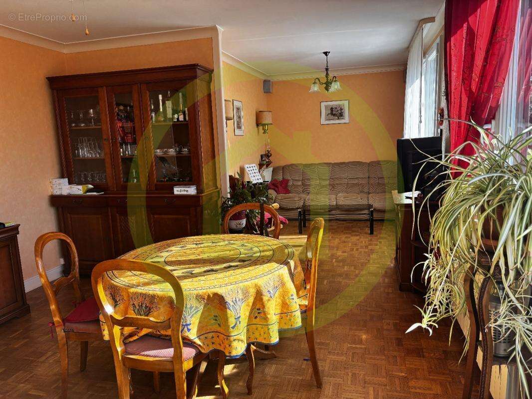 Maison à CHENERAILLES