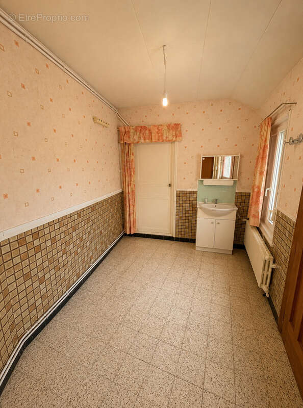 Hasnon   Maison semi-individuelle 95 m2 à rénover avec garage et jardin - photo 6