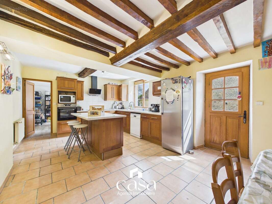 Maison 247 m² à Crocy  - photo 4