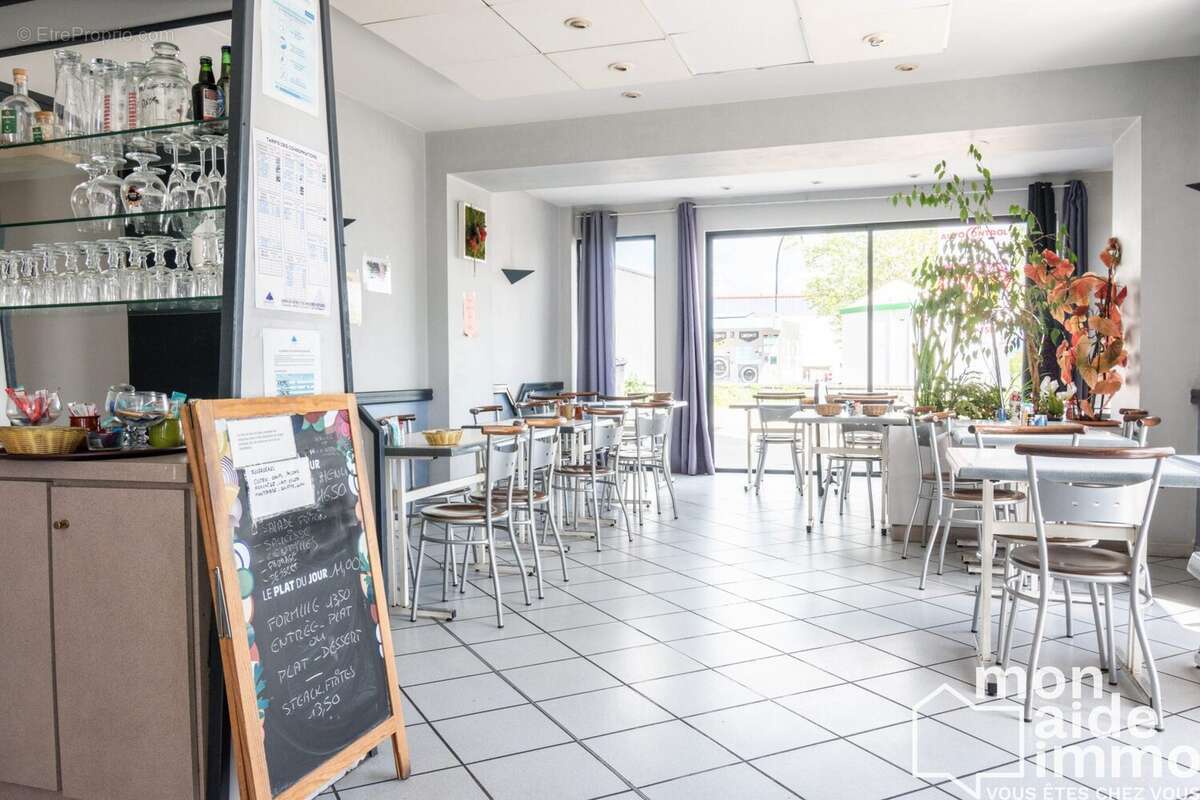 Commerce à ONET-LE-CHATEAU