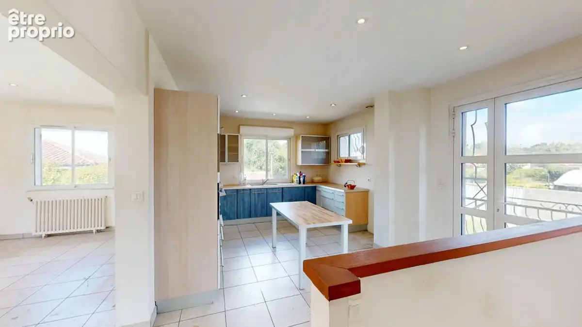 Maison à rénover au centre - FRIGÈRES - photo 3