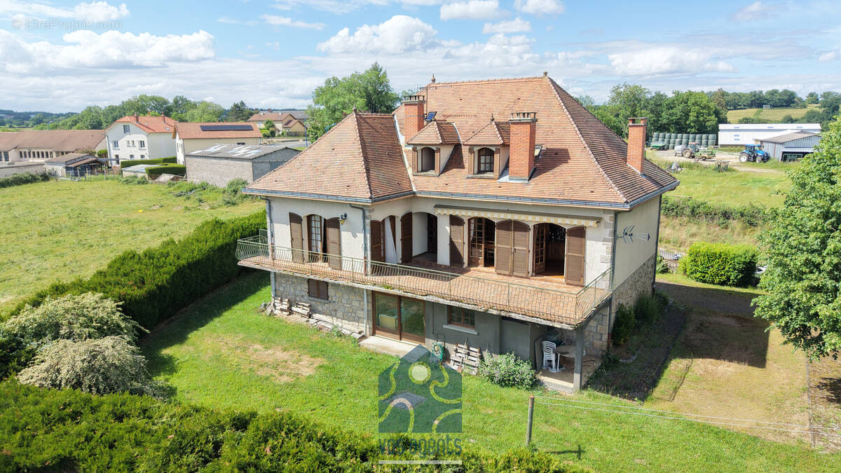Maison à VILLOSANGES