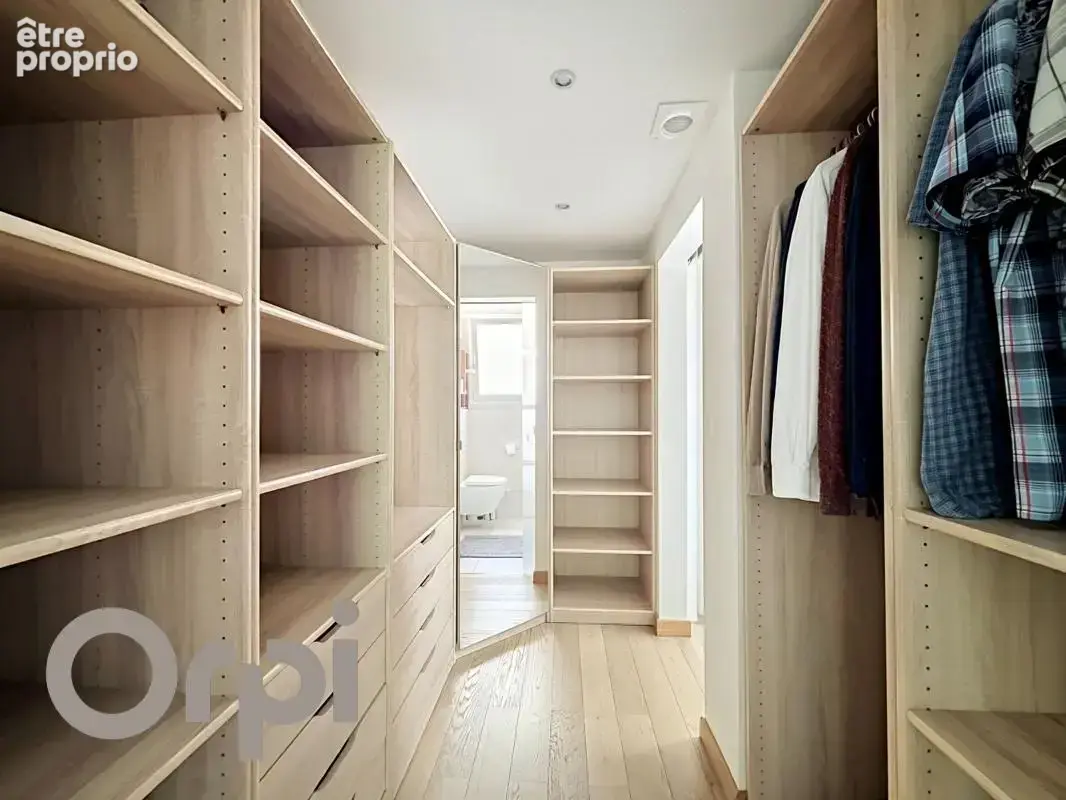 Élégante Propriété avec Vue Dominante • Piscine, Suite Parentale & Studio Indépendant - photo 11