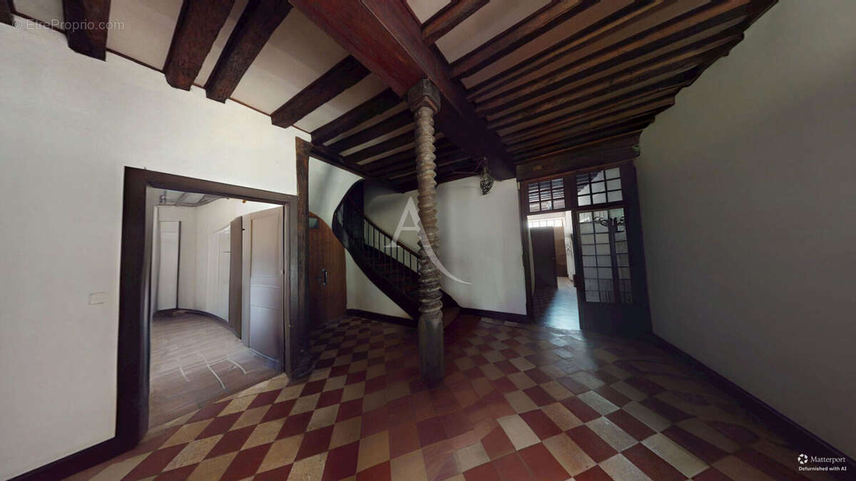 Maison de caractère à rénover. Centre-bourg 330,31 m² habitables sur 17 958 m² de terrain - photo 6