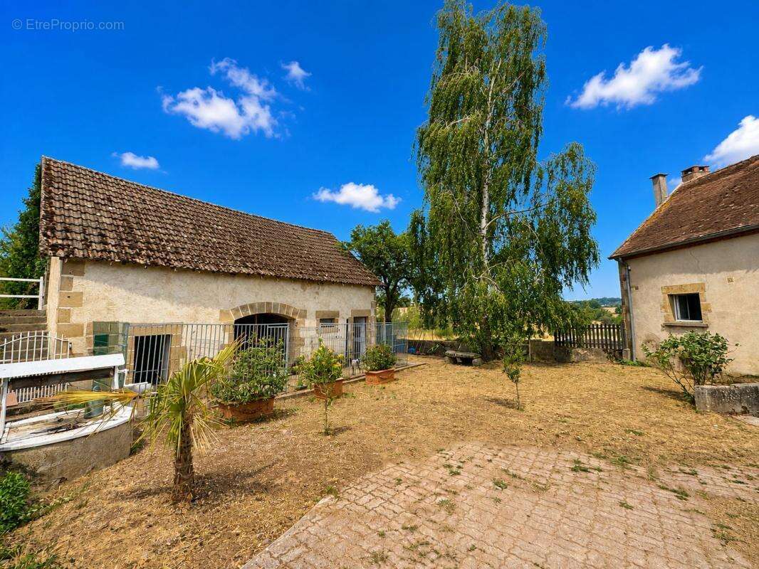 Longère bourbonnaise sur près de 6 hectares avec nombreuses dépendances - photo 9