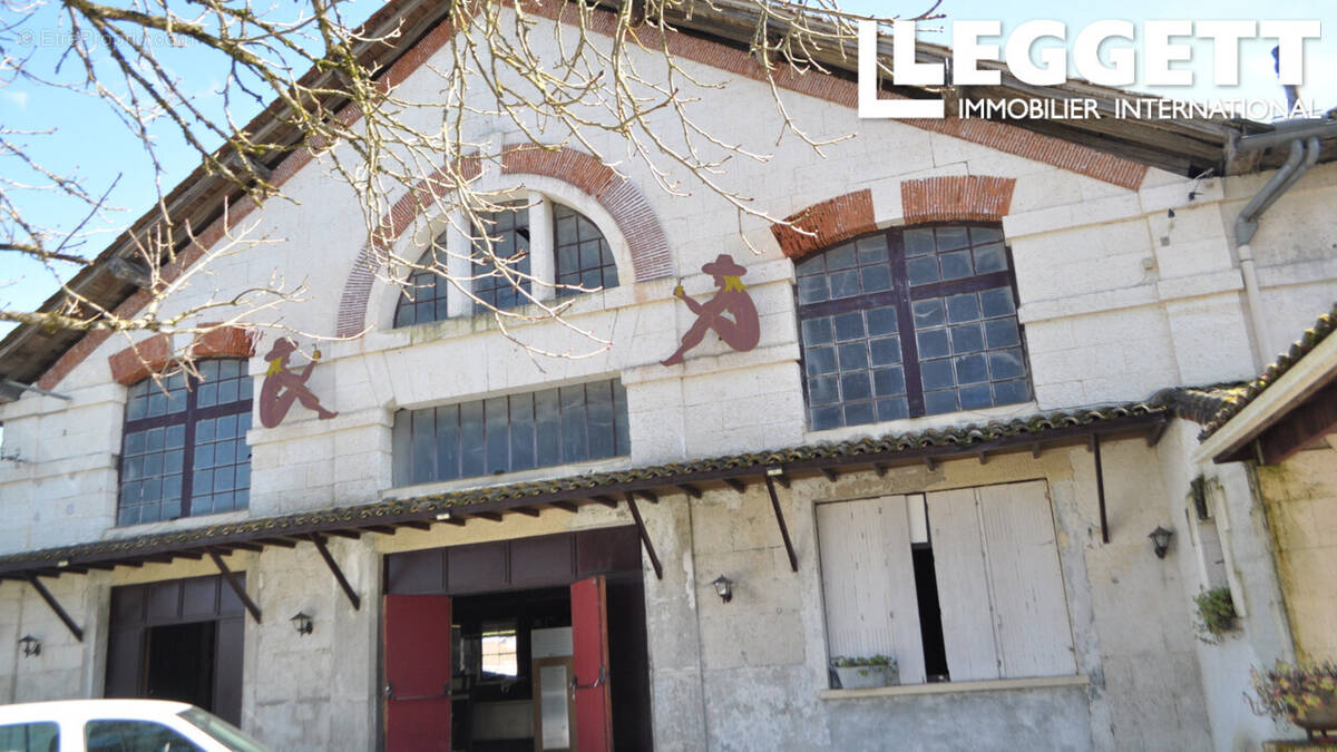 Commerce à COMBIERS