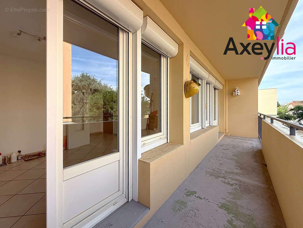A vendre - roanne proche centre ville - appartement t3 avec balcon, cave et stationnements - photo 4